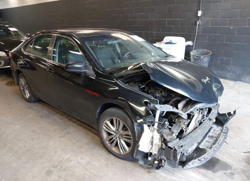 2016 Toyota Camry SE (VIN 4T1BF1FK2GU125537) main photo