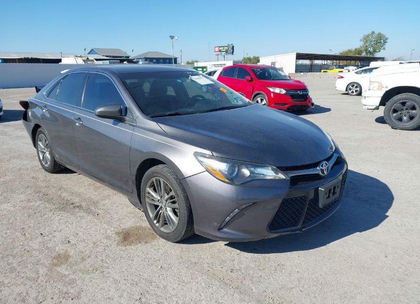 2016 Toyota Camry SE (VIN 4T1BF1FK2GU135694) main photo