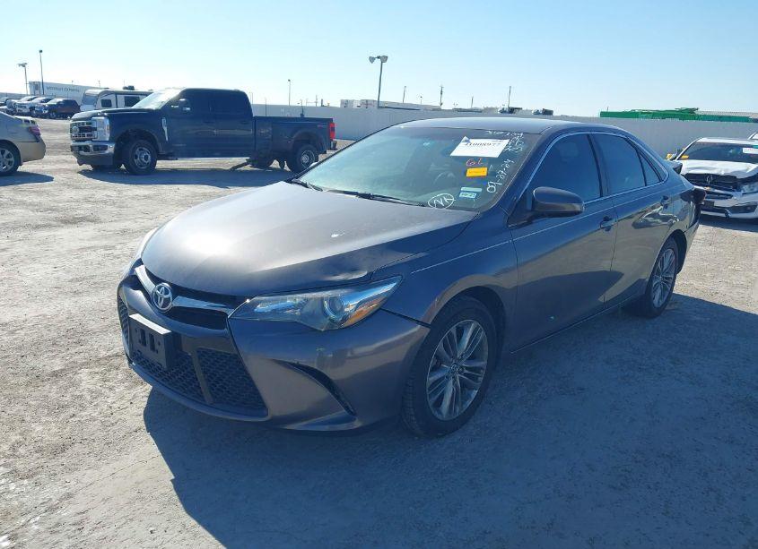 Photo 2 of 2016 Toyota Camry SE (VIN 4T1BF1FK2GU135694)