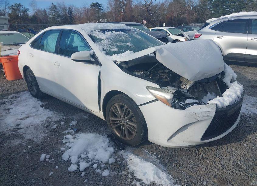 2016 Toyota Camry SE (VIN 4T1BF1FK2GU136215) main photo