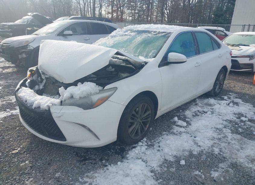 Photo 2 of 2016 Toyota Camry SE (VIN 4T1BF1FK2GU136215)