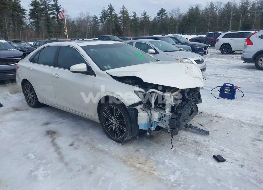 2016 Toyota Camry SE (VIN 4T1BF1FK2GU141706) main photo