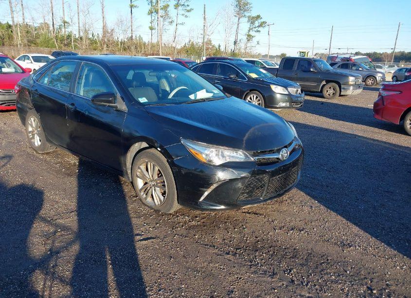 2016 Toyota Camry SE (VIN 4T1BF1FK2GU143522) main photo
