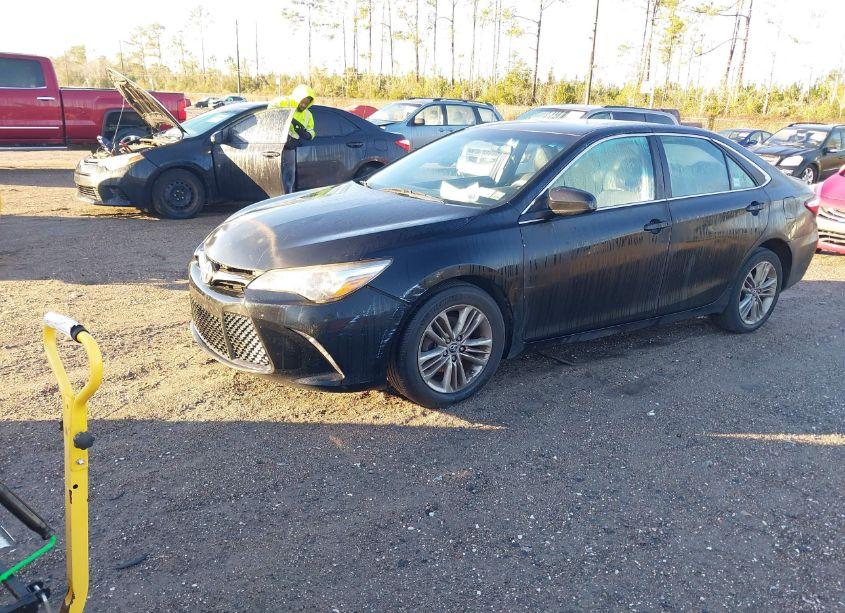 Photo 2 of 2016 Toyota Camry SE (VIN 4T1BF1FK2GU143522)