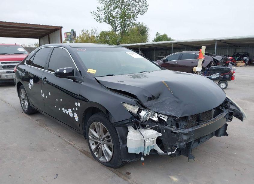 2016 Toyota Camry SE (VIN 4T1BF1FK2GU147389) main photo