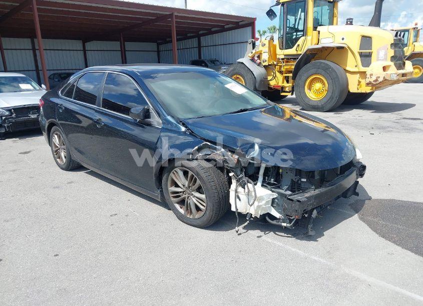 2016 Toyota Camry SE (VIN 4T1BF1FK2GU152088) main photo