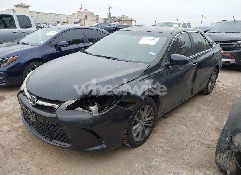 Photo 2 of 2016 Toyota Camry SE (VIN 4T1BF1FK2GU165228)