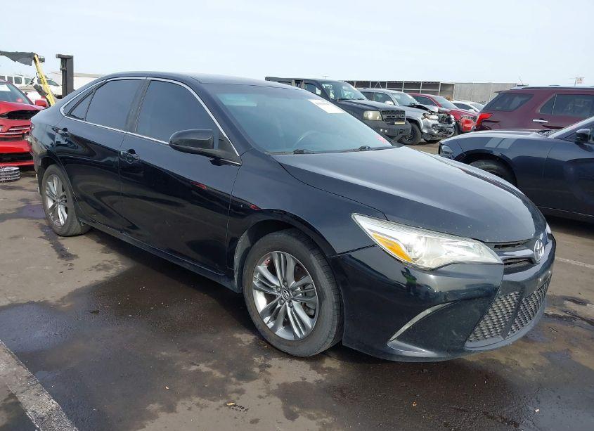 2016 Toyota Camry SE (VIN 4T1BF1FK2GU179808) main photo