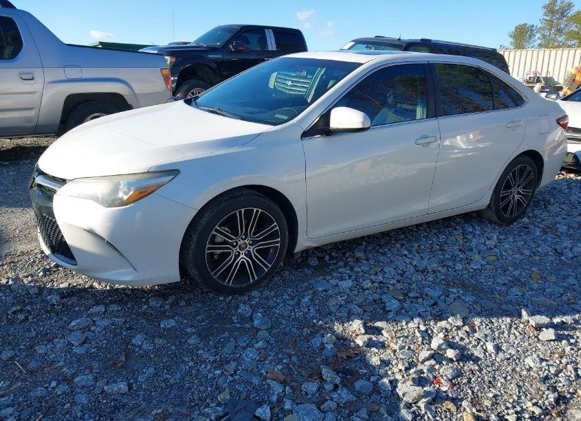 Photo 2 of 2016 Toyota Camry SE (VIN 4T1BF1FK2GU182109)