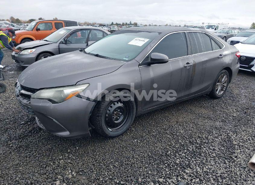 Photo 2 of 2016 Toyota Camry LE/XLE/SE/XSE (VIN 4T1BF1FK2GU186743)