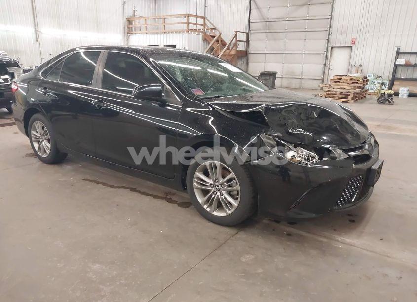 2016 Toyota Camry SE (VIN 4T1BF1FK2GU202603) main photo