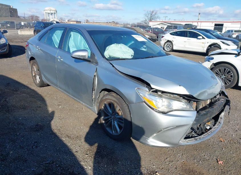 2016 Toyota Camry SE (VIN 4T1BF1FK2GU217313) main photo