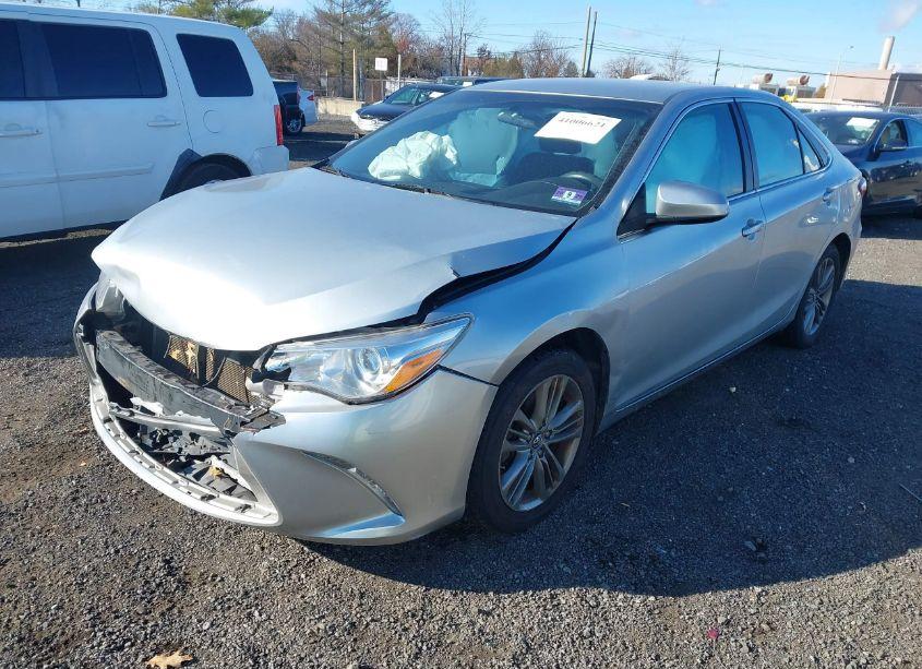 Photo 2 of 2016 Toyota Camry SE (VIN 4T1BF1FK2GU217313)