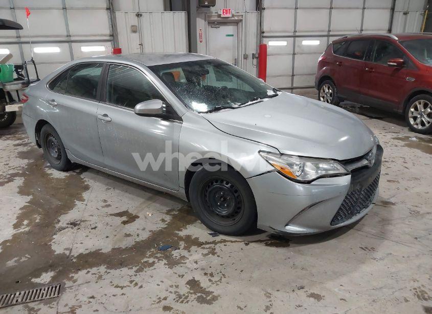 2016 Toyota Camry SE (VIN 4T1BF1FK2GU232958) main photo