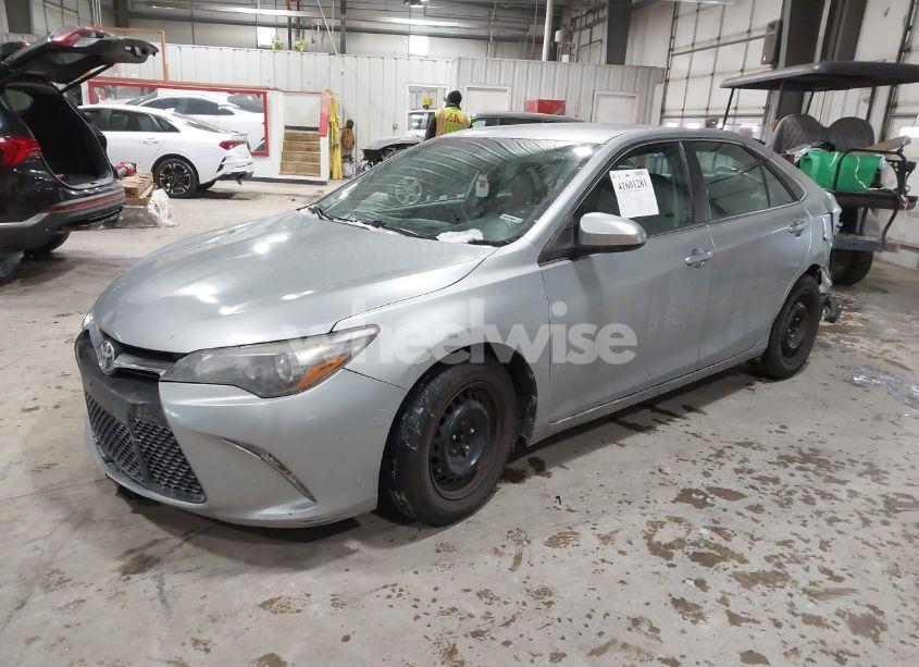 Photo 2 of 2016 Toyota Camry SE (VIN 4T1BF1FK2GU232958)