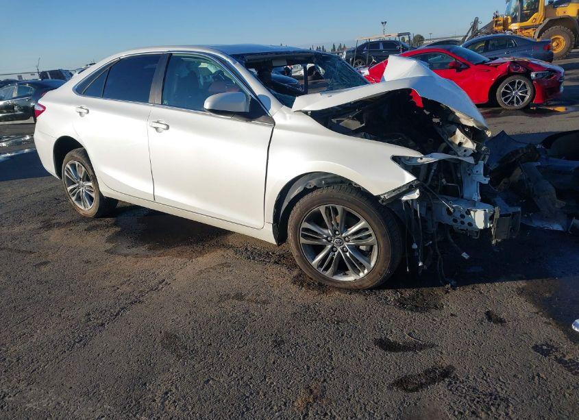 2016 Toyota Camry SE (VIN 4T1BF1FK2GU235844) main photo