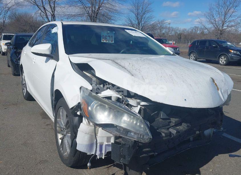 2016 Toyota Camry SE (VIN 4T1BF1FK2GU241028) main photo