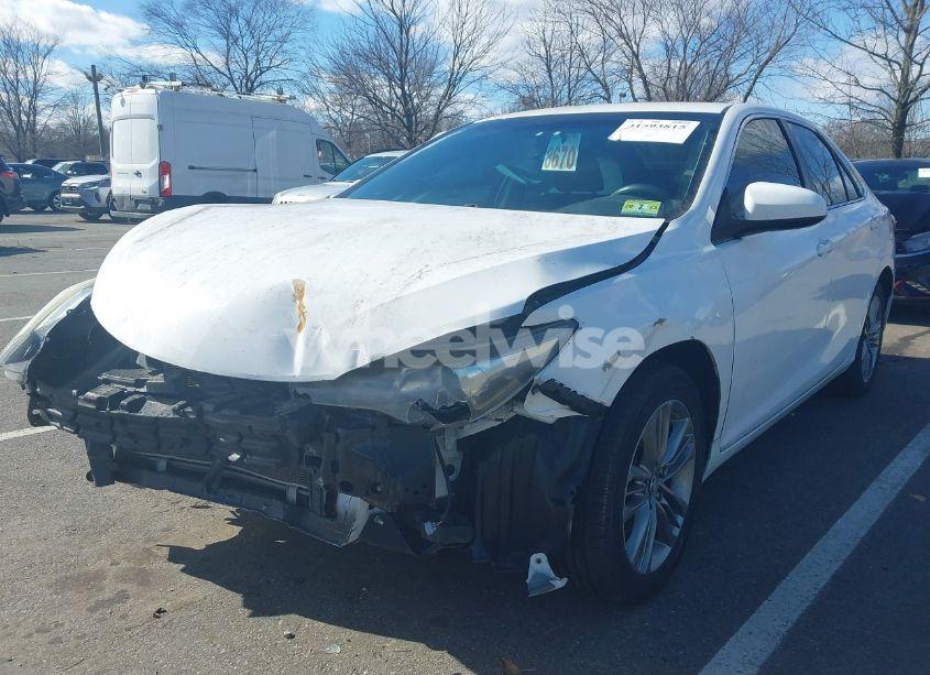 Photo 2 of 2016 Toyota Camry SE (VIN 4T1BF1FK2GU241028)