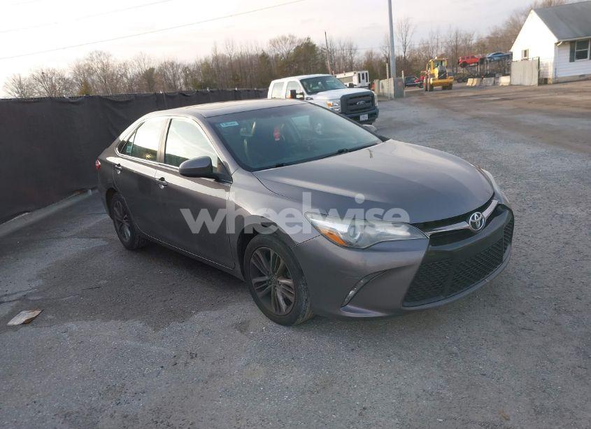 2016 Toyota Camry SE (VIN 4T1BF1FK2GU241188) main photo