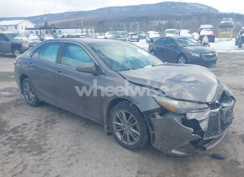 2016 Toyota Camry SE (VIN 4T1BF1FK2GU243474) main photo