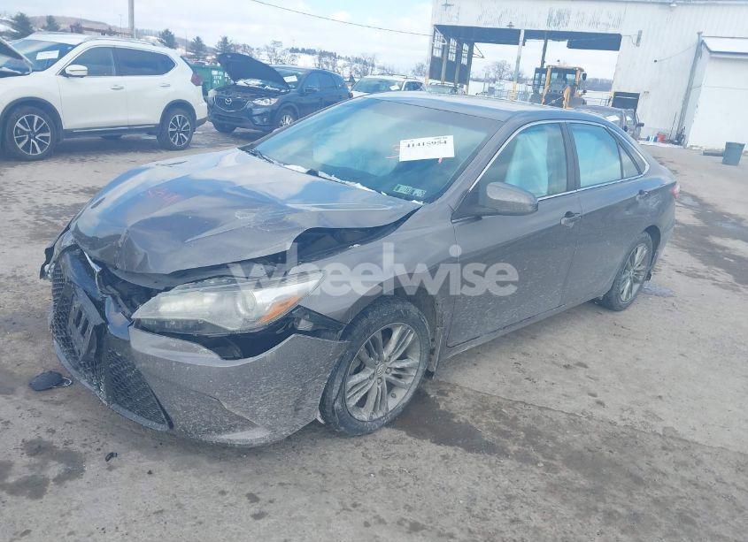 Photo 2 of 2016 Toyota Camry SE (VIN 4T1BF1FK2GU243474)