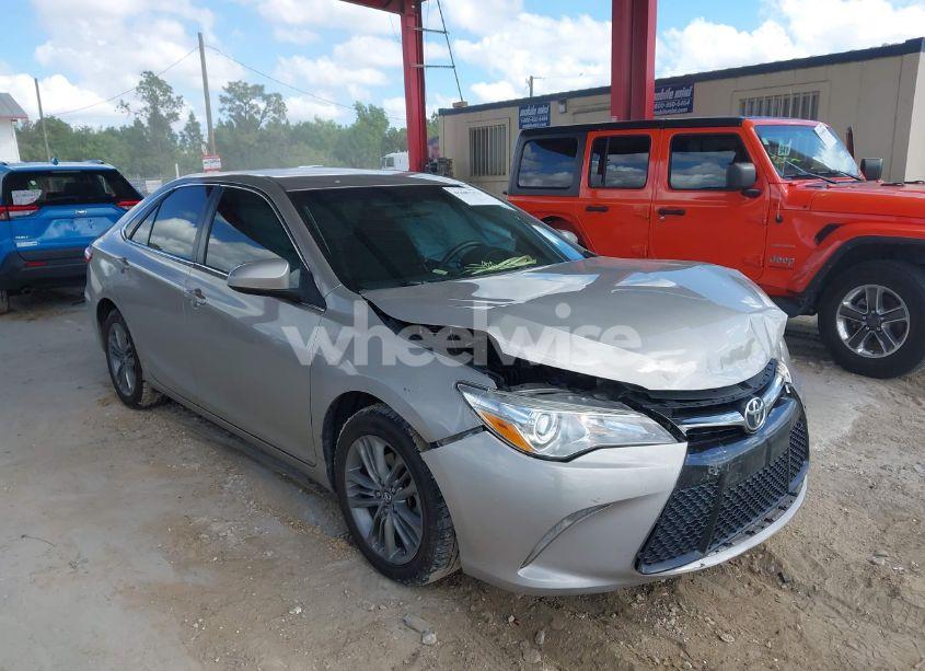 2016 Toyota Camry SE (VIN 4T1BF1FK2GU258685) main photo