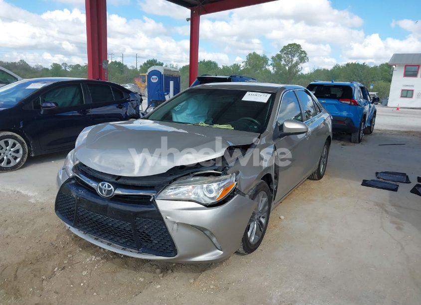 Photo 2 of 2016 Toyota Camry SE (VIN 4T1BF1FK2GU258685)