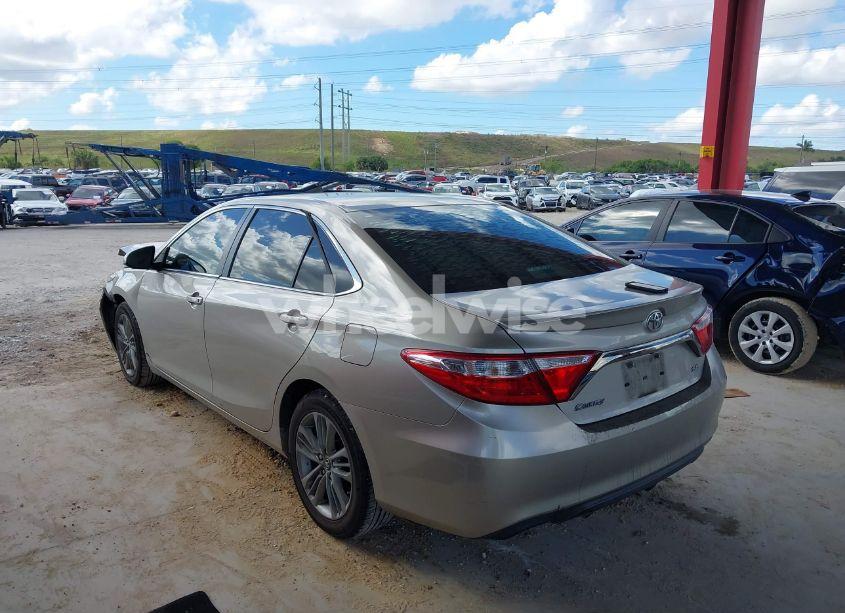 Photo 3 of 2016 Toyota Camry SE (VIN 4T1BF1FK2GU258685)