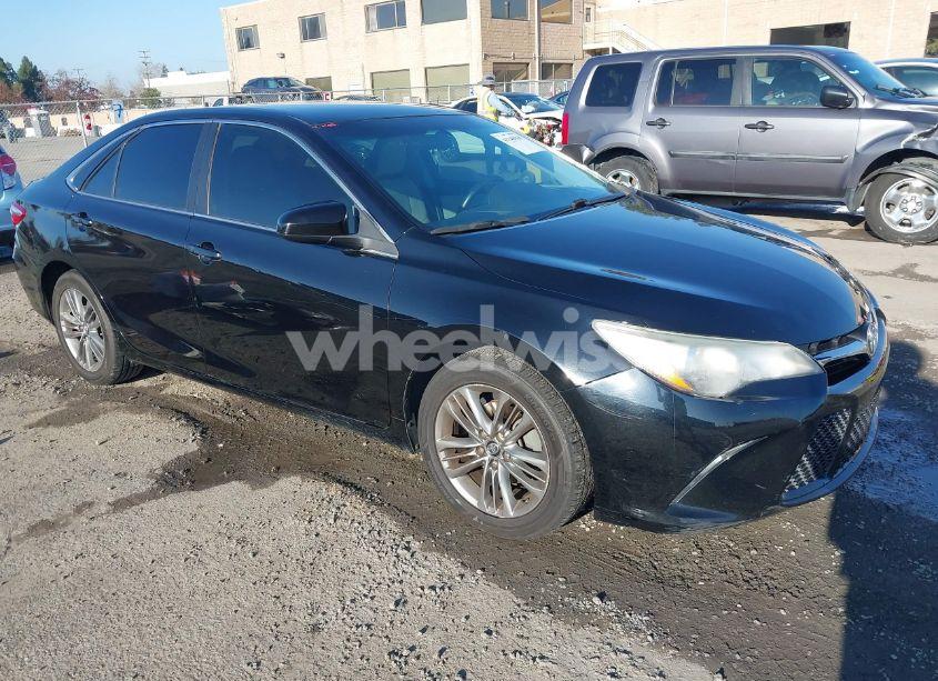 2016 Toyota Camry SE (VIN 4T1BF1FK2GU260002) main photo