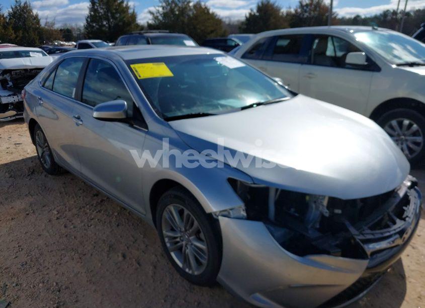 2016 Toyota Camry SE (VIN 4T1BF1FK2GU262848) main photo