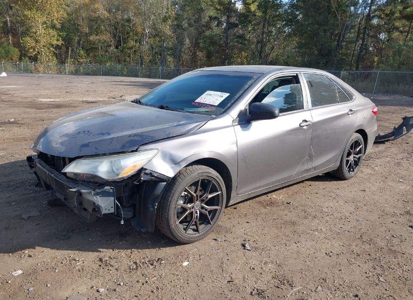 Photo 2 of 2016 Toyota Camry LE (VIN 4T1BF1FK2GU509429)