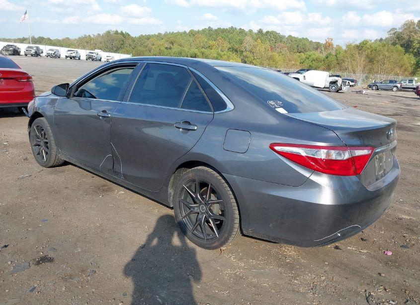 Photo 3 of 2016 Toyota Camry LE (VIN 4T1BF1FK2GU509429)