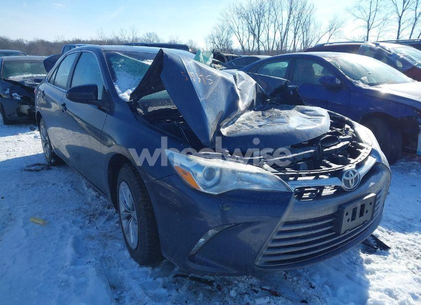 2016 Toyota Camry LE (VIN 4T1BF1FK2GU515375) main photo