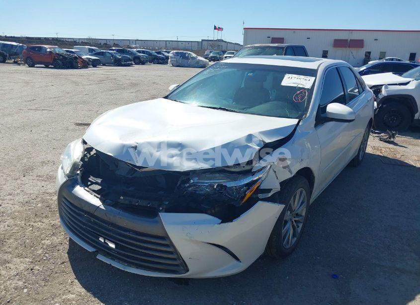 Photo 2 of 2016 Toyota Camry XLE (VIN 4T1BF1FK2GU529664)