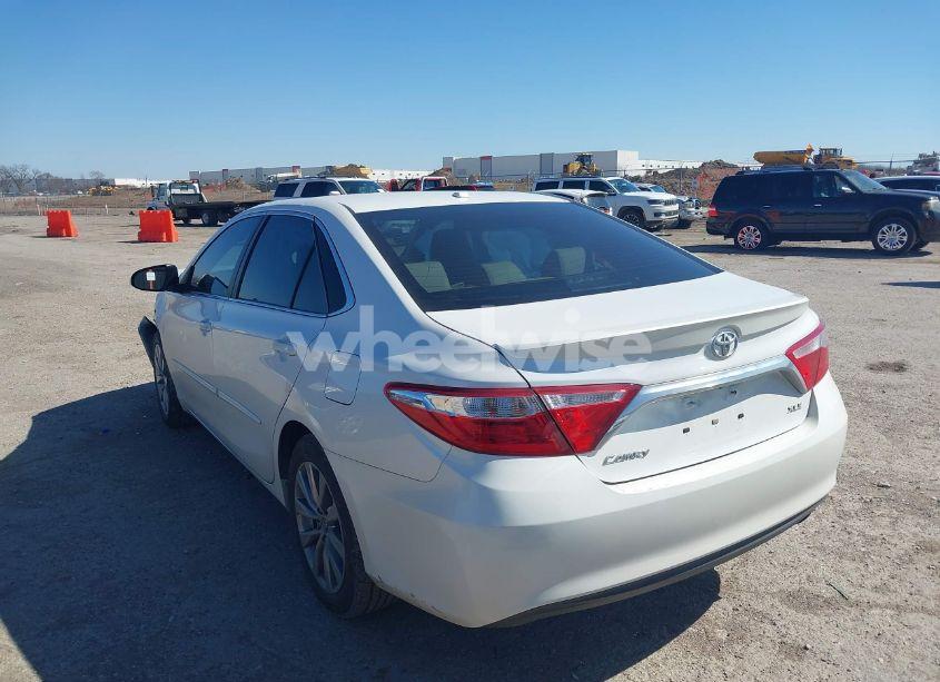 Photo 3 of 2016 Toyota Camry XLE (VIN 4T1BF1FK2GU529664)