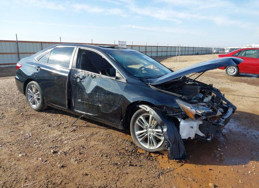 2016 Toyota Camry SE (VIN 4T1BF1FK2GU545220) main photo