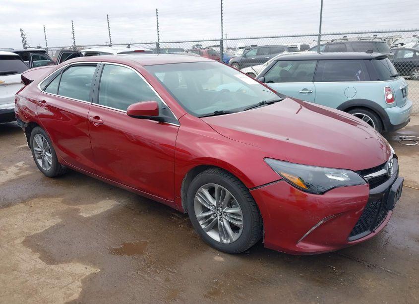 2016 Toyota Camry SE (VIN 4T1BF1FK2GU549963) main photo