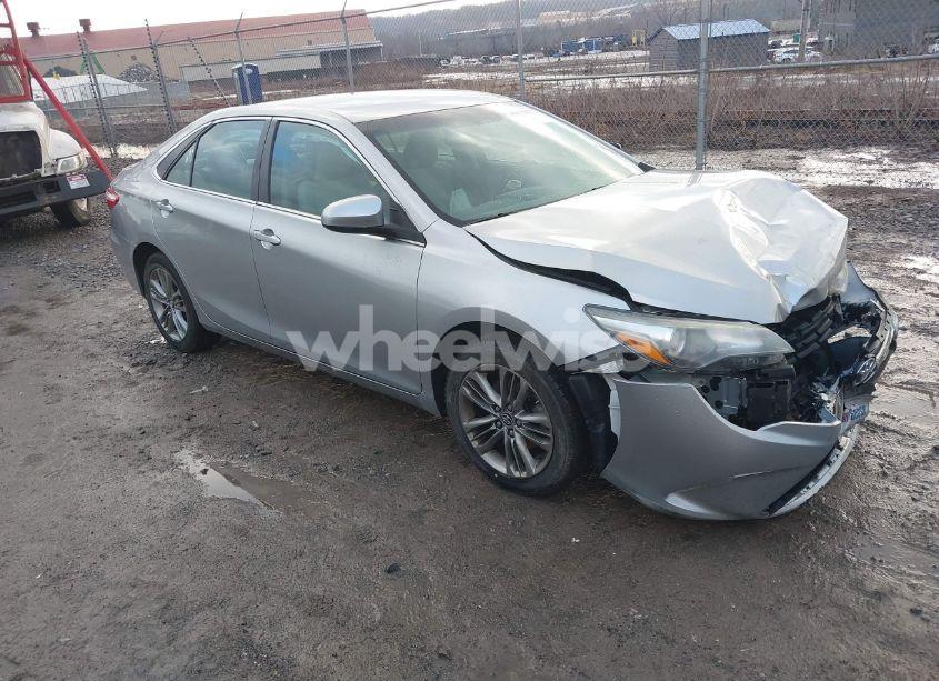 2016 Toyota Camry SE (VIN 4T1BF1FK2GU552796) main photo