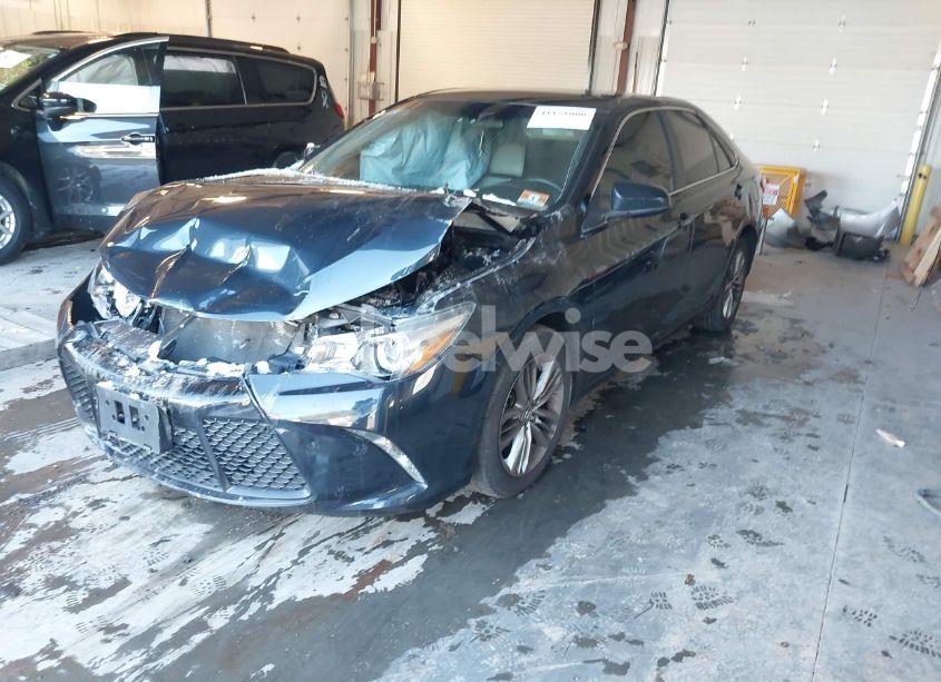 Photo 2 of 2016 Toyota Camry SE (VIN 4T1BF1FK2GU553138)