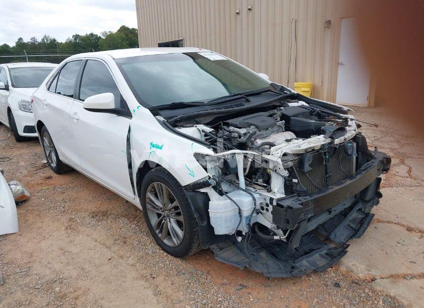 2016 Toyota Camry SE (VIN 4T1BF1FK2GU568366) main photo