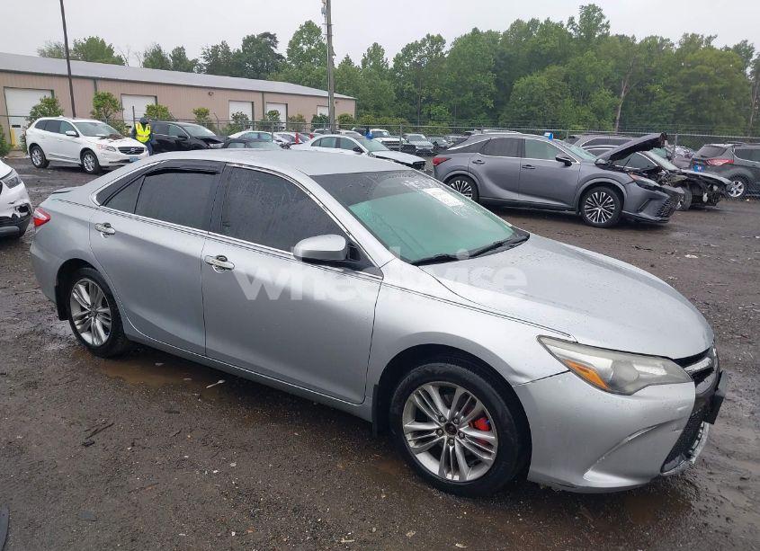 2016 Toyota Camry LE/SE/XLE/XSE (VIN 4T1BF1FK2GU584728) main photo