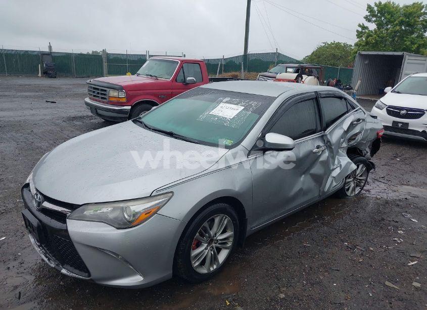 Photo 2 of 2016 Toyota Camry LE/SE/XLE/XSE (VIN 4T1BF1FK2GU584728)