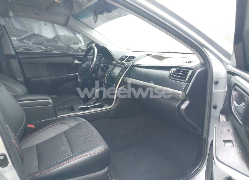 Photo 5 of 2016 Toyota Camry LE/SE/XLE/XSE (VIN 4T1BF1FK2GU584728)