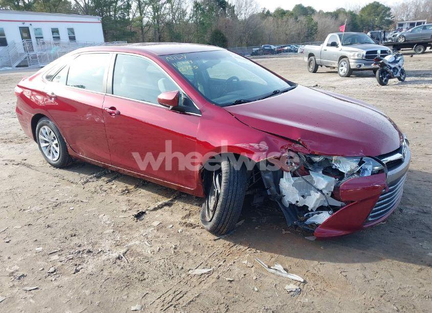 2016 Toyota Camry LE (VIN 4T1BF1FK2GU587340) main photo