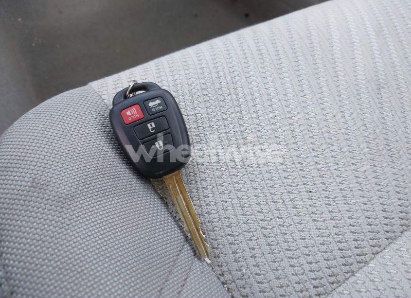 Photo 11 of 2016 Toyota Camry LE (VIN 4T1BF1FK2GU587340)