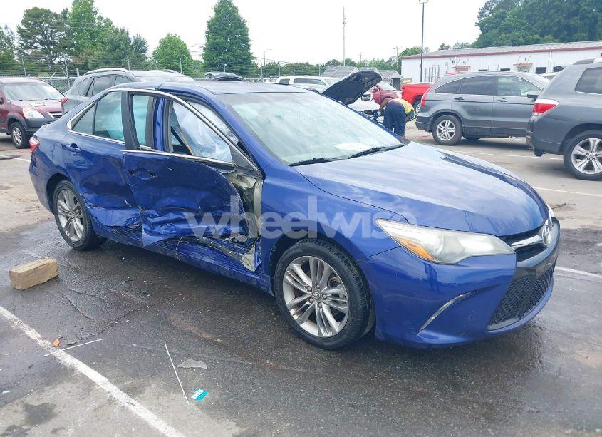 2016 Toyota Camry SE (VIN 4T1BF1FK2GU589153) main photo