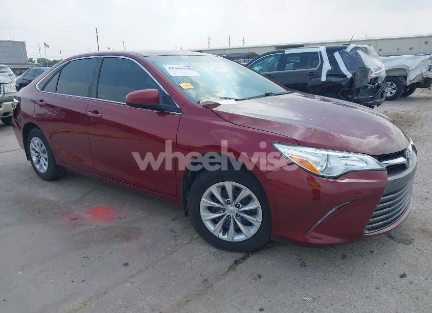 2016 Toyota Camry LE (VIN 4T1BF1FK2GU605741) main photo