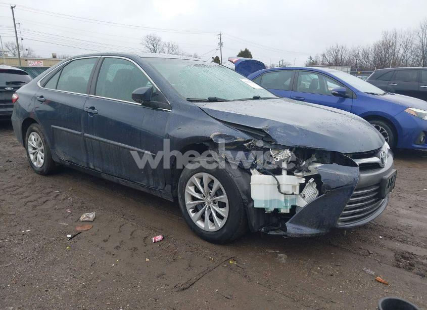 2016 Toyota Camry LE (VIN 4T1BF1FK2GU606100) main photo