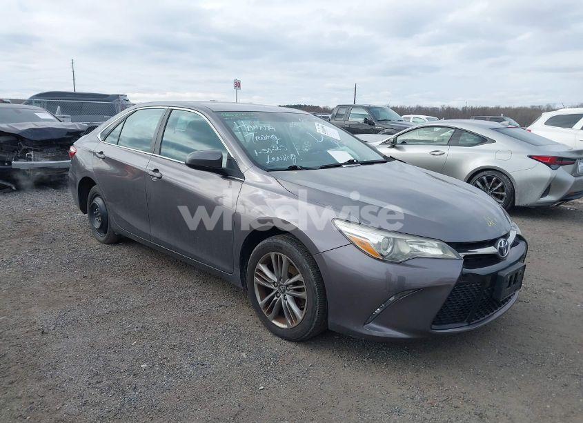 2016 Toyota Camry SE (VIN 4T1BF1FK2GU615296) main photo