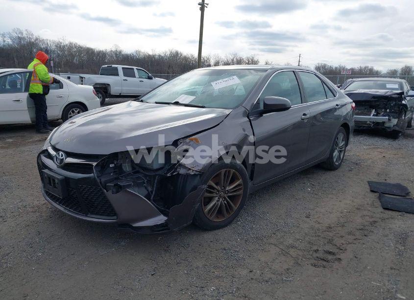 Photo 2 of 2016 Toyota Camry SE (VIN 4T1BF1FK2GU615296)